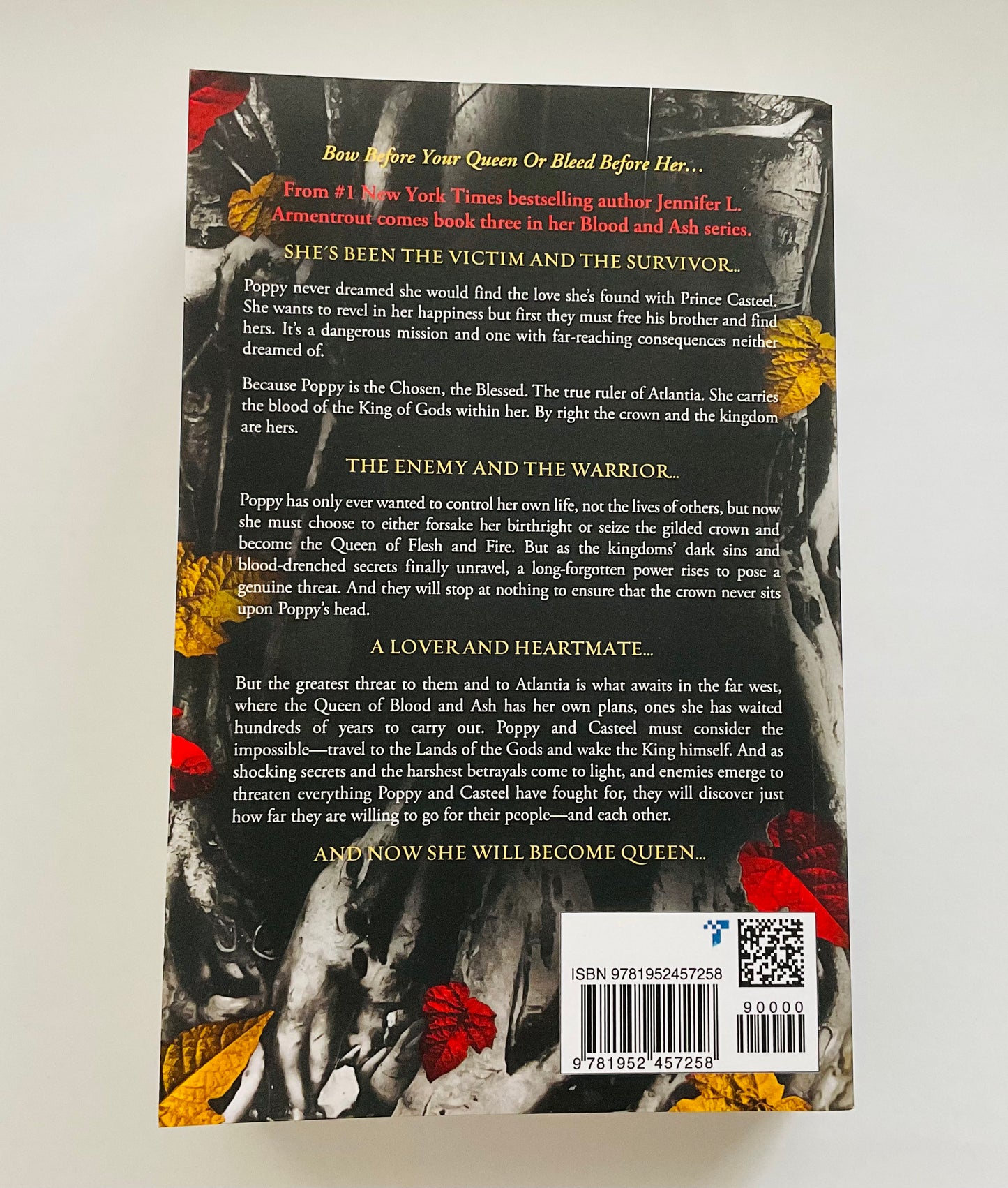 Book - The Crown of Gilded Bones (Bk 3, A Blood and Ash Novel)